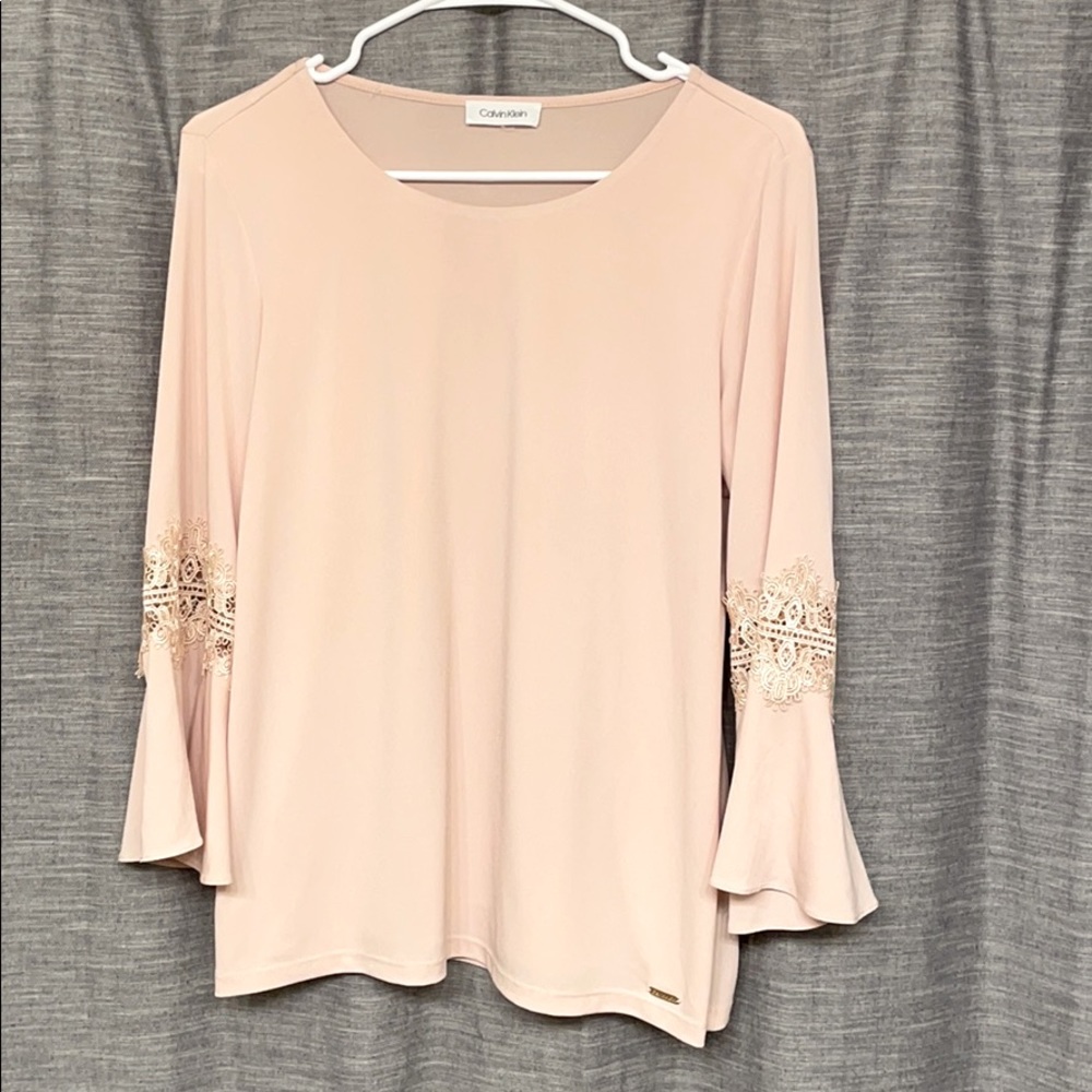Fun bell sleeved shirt - Great for work!
